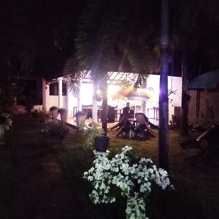 Blue Bell Hotel 尼甘布 外观 照片