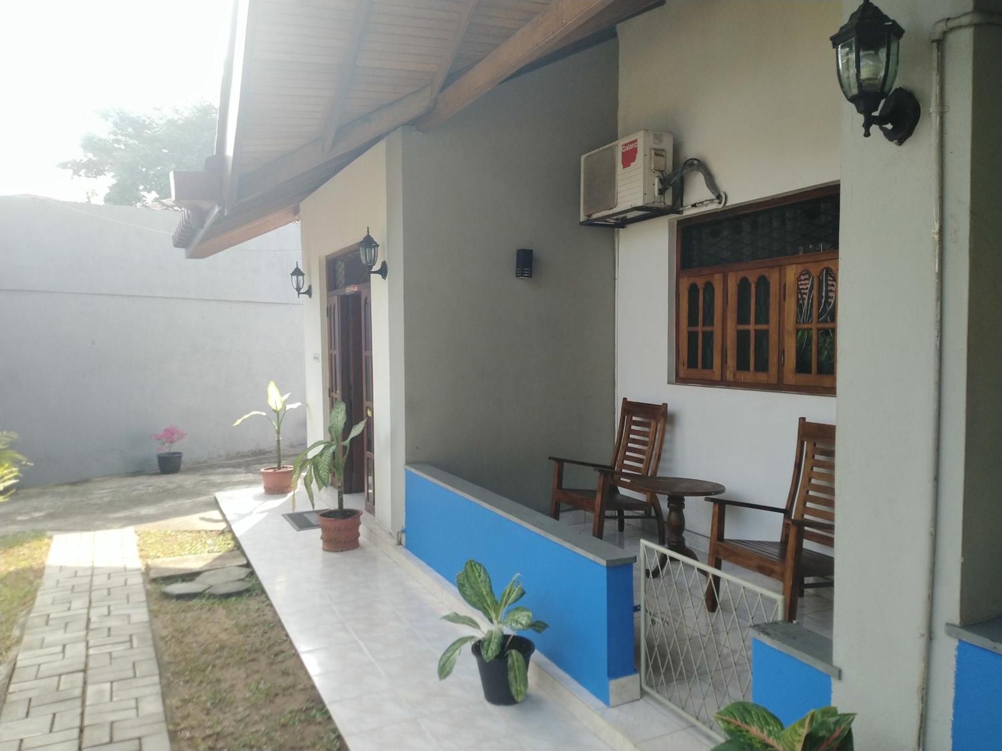 Blue Bell Hotel 尼甘布 外观 照片