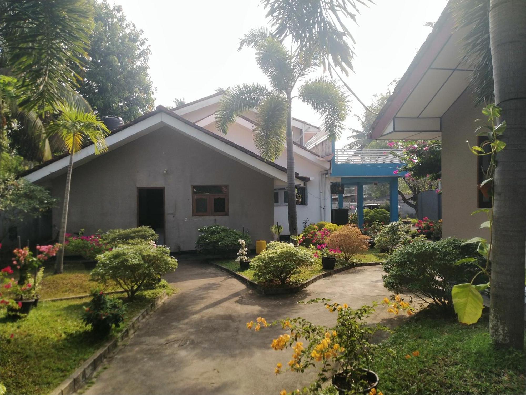 Blue Bell Hotel 尼甘布 外观 照片