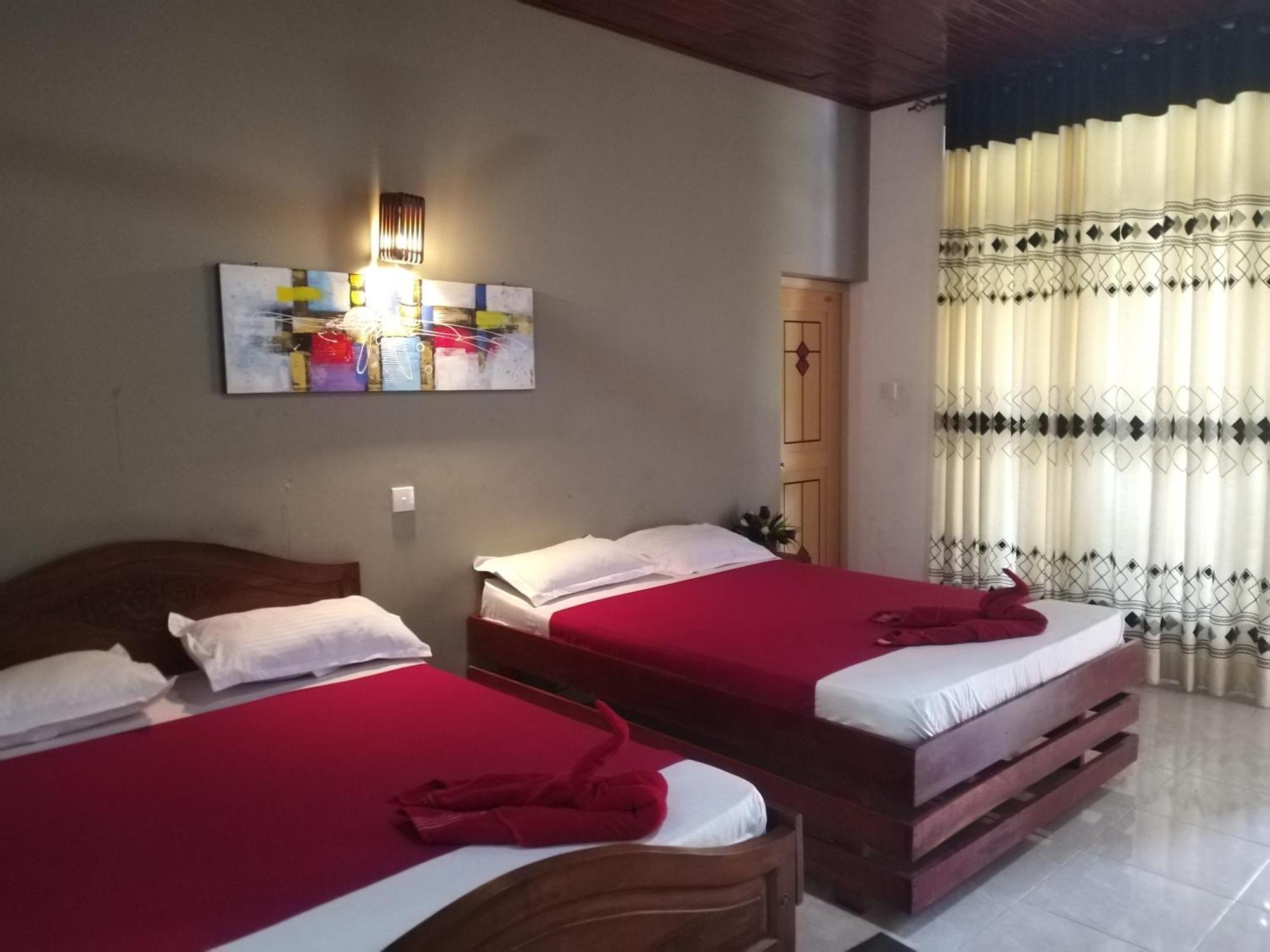 Blue Bell Hotel 尼甘布 外观 照片