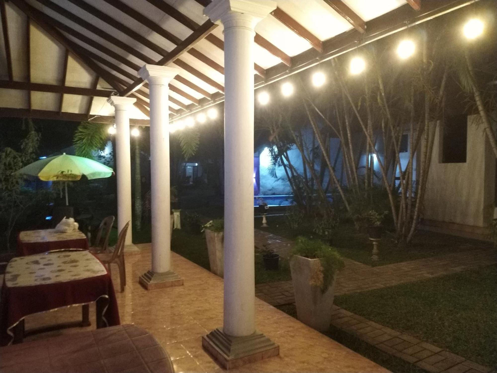 Blue Bell Hotel 尼甘布 外观 照片