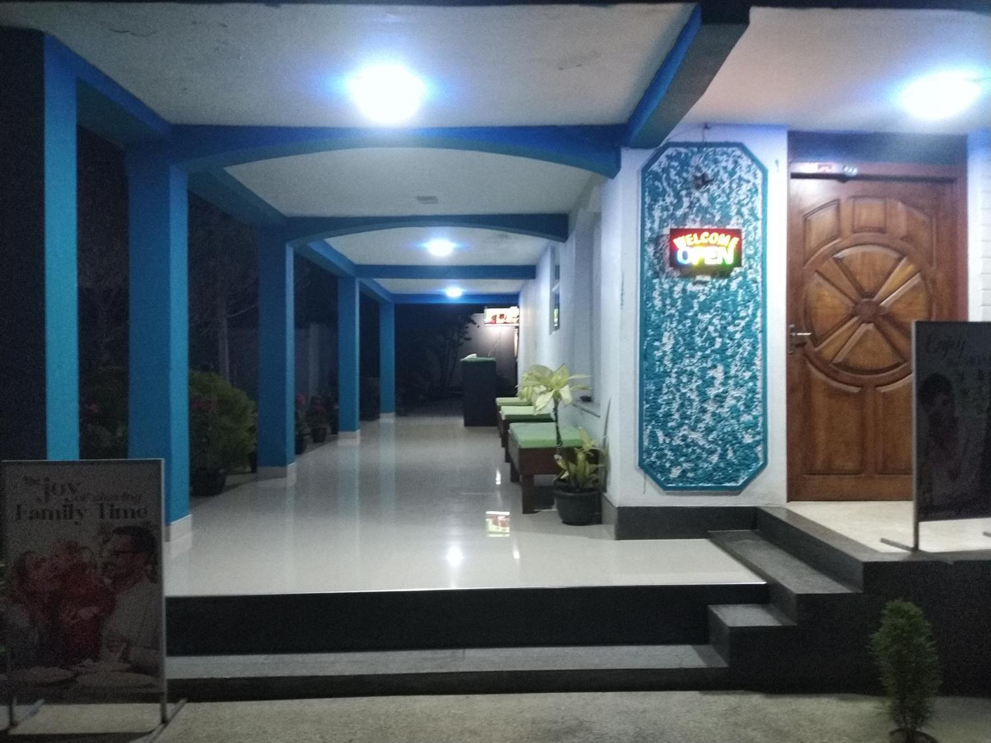 Blue Bell Hotel 尼甘布 外观 照片