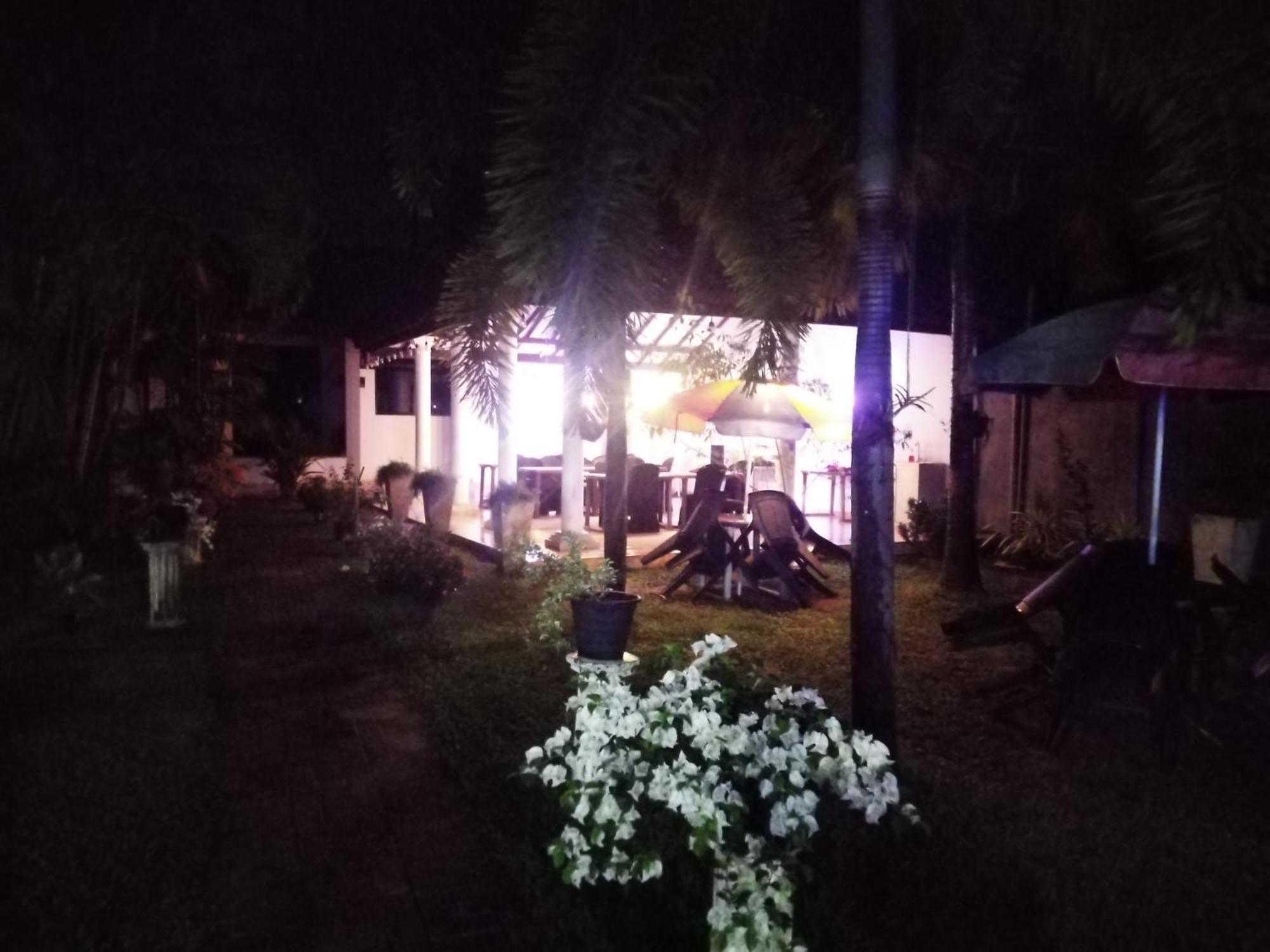 Blue Bell Hotel 尼甘布 外观 照片